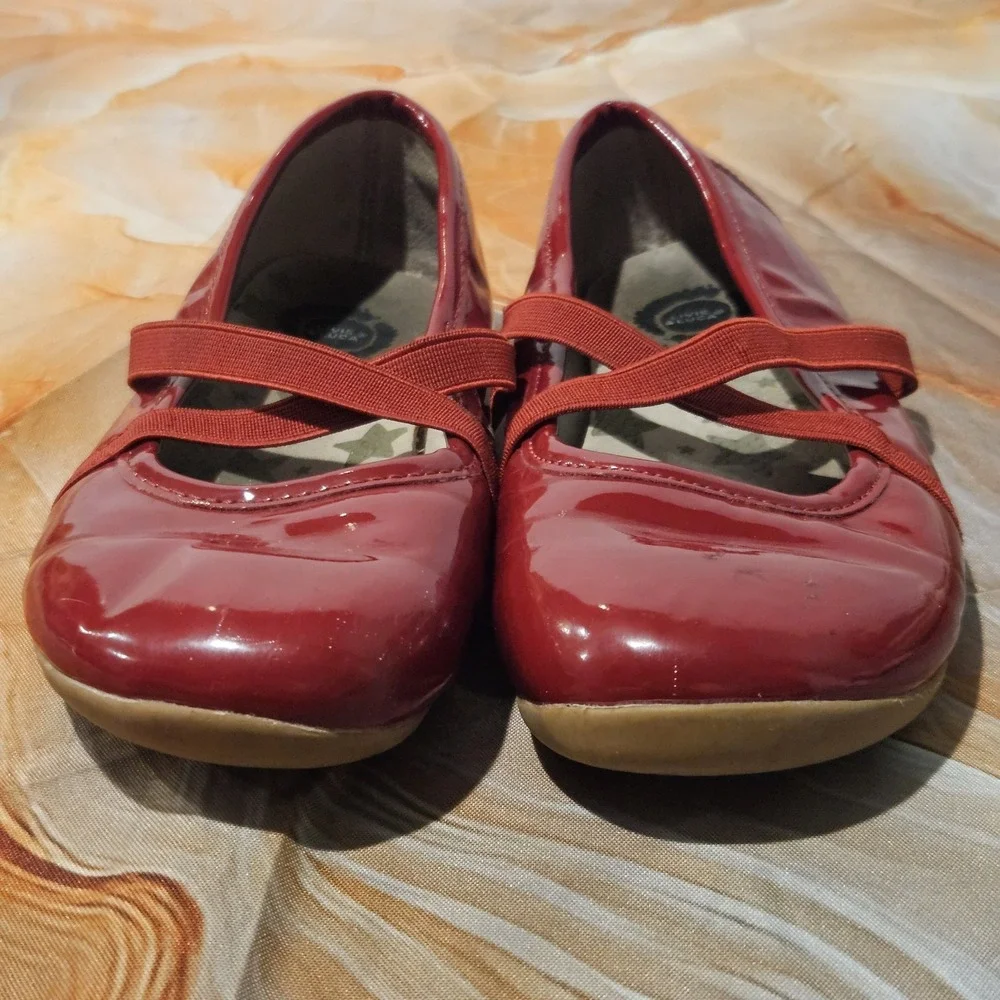 Livie & Luca Girls Red Patent Mary Jane Shoes Size 1 Youth Elastic Strap